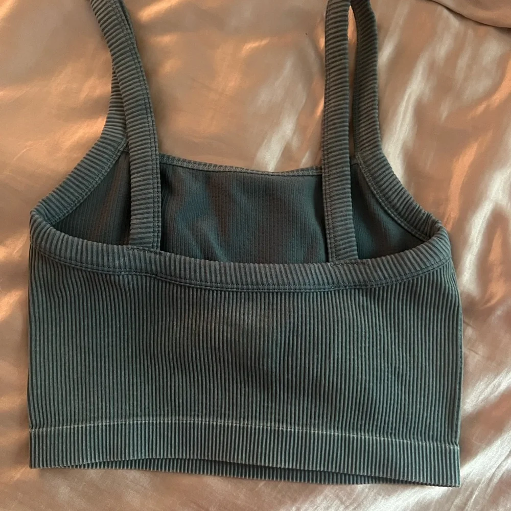 Crop top - Picture 2 of 2
